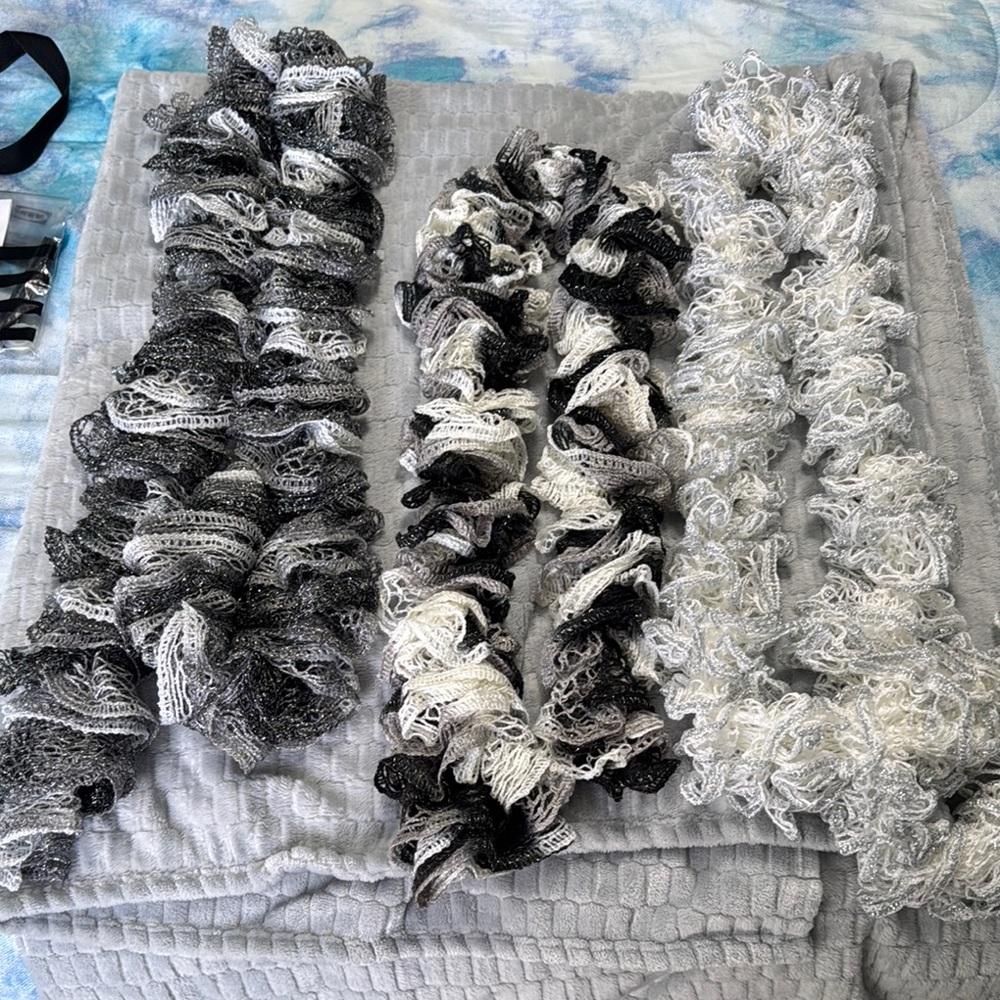 Set of Elegant Black and White Ruffled Scarf